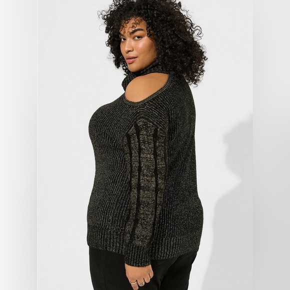 TORRID Lurex Cable Pullover Cold Shoulder Turtle Neck Sweater Black NWT Size 5X - Picture 2 of 4